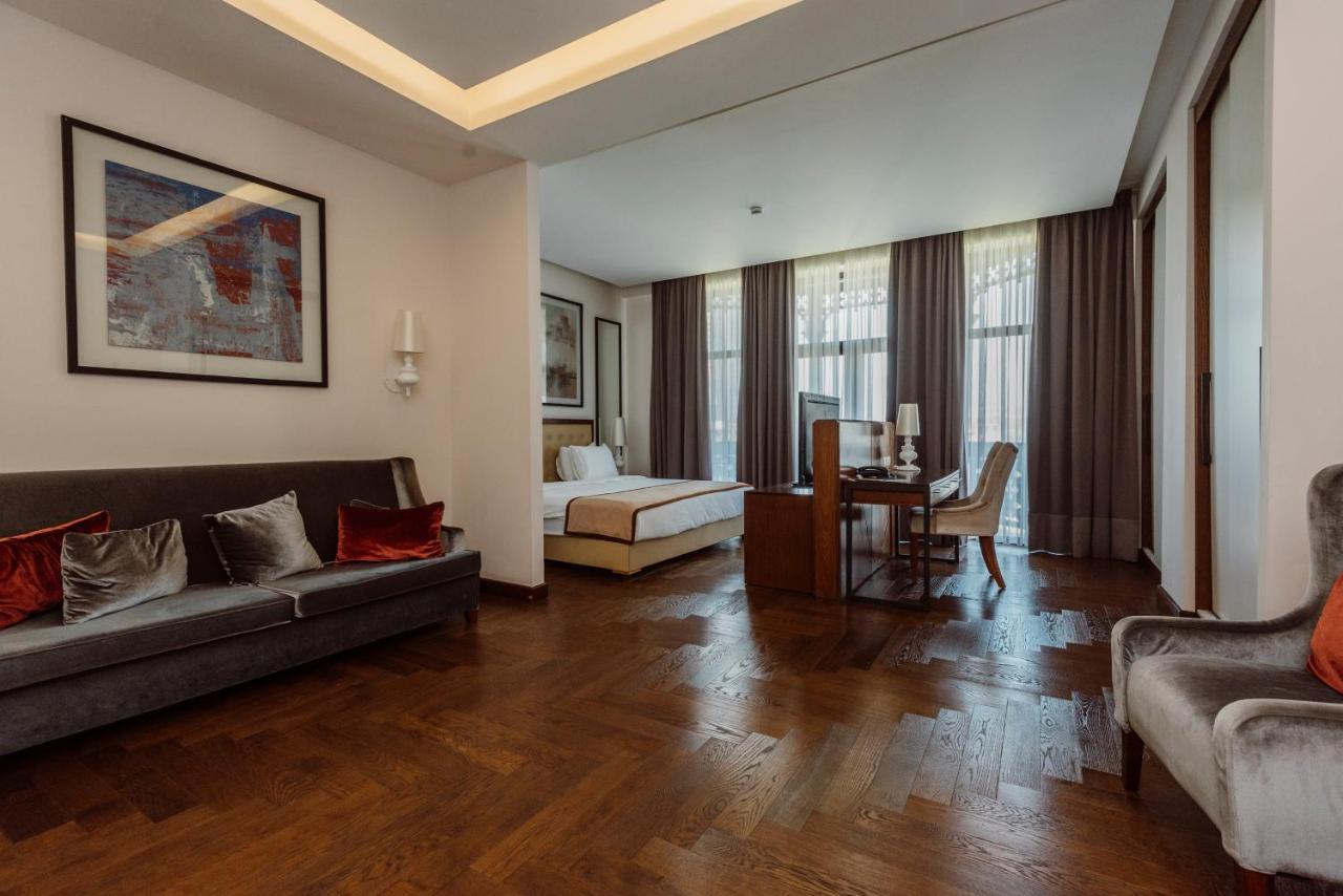 Golden Palace Batumi Hotel & Casino Esterno foto
