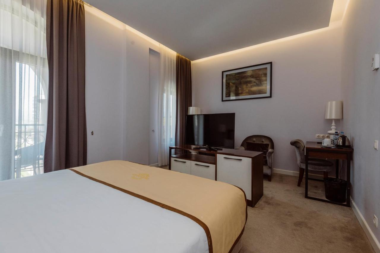 Golden Palace Batumi Hotel & Casino Esterno foto